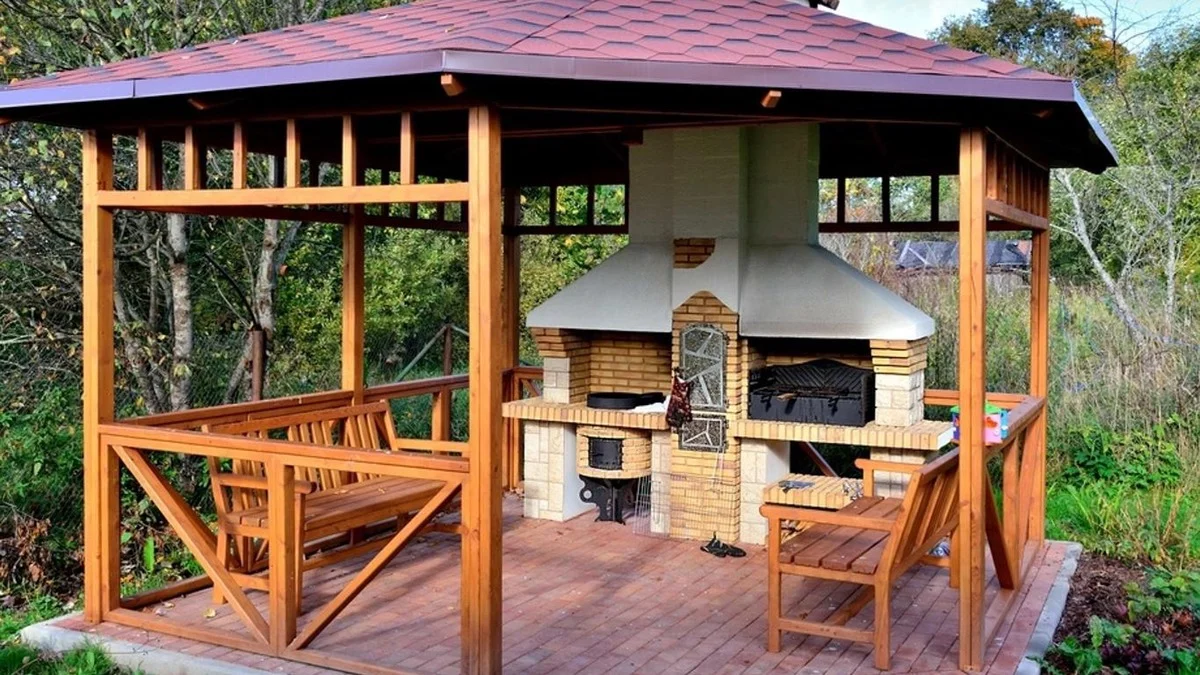 Cozinha exterior não é só grelha. Os maiores erros costumam estar debaixo do pavimento